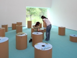 サウンドバム 《世界の音を聴こう！》 2009年群馬県立館林美術での展示風景 制作協力：日本科学未来館