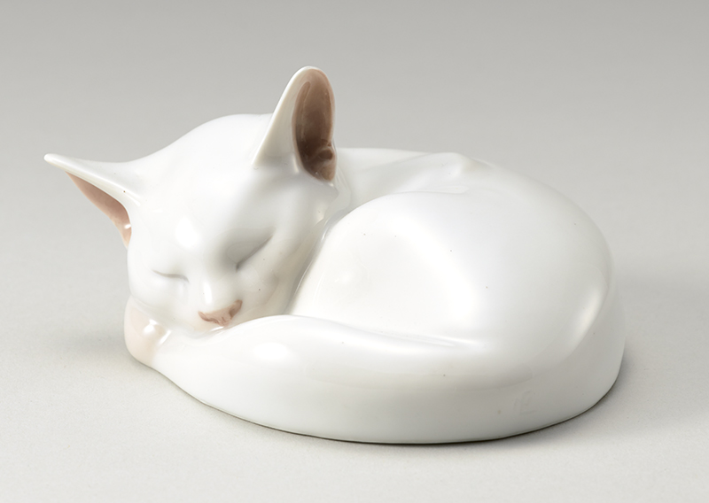 眠り猫置物